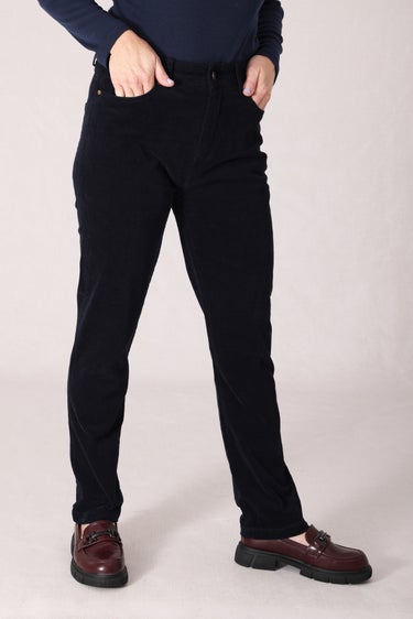 Tapered Leg Stretch Cord Extra Short Pant in Navy